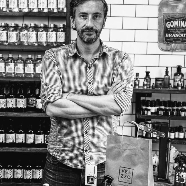 Perfumes-Vezzo-LRetrato-blyn